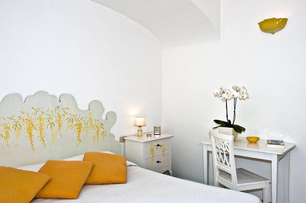 Standard Double or Twin Room with Partial Sea View