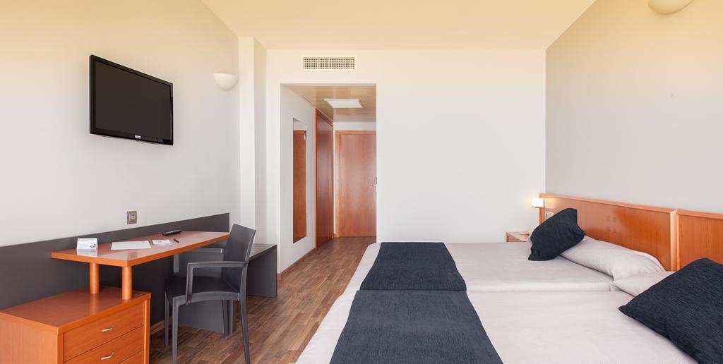 Quadruple Room with Terrace (2 Adults + 2 Children),146184425:JPEG