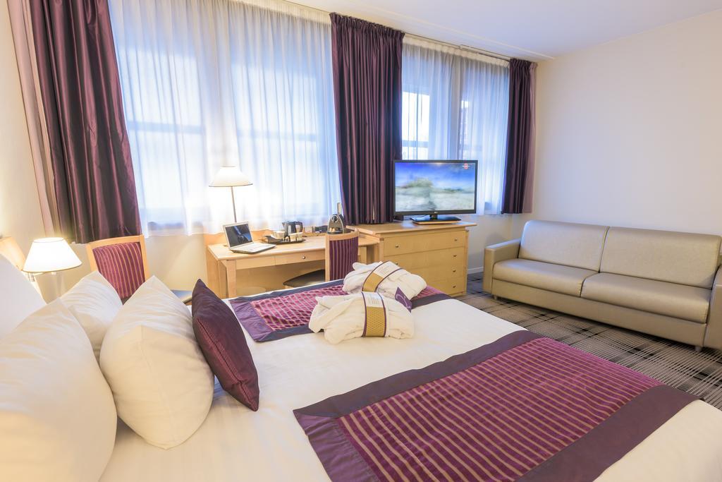 Camera Matrimoniale Familiare con Divano-Letto