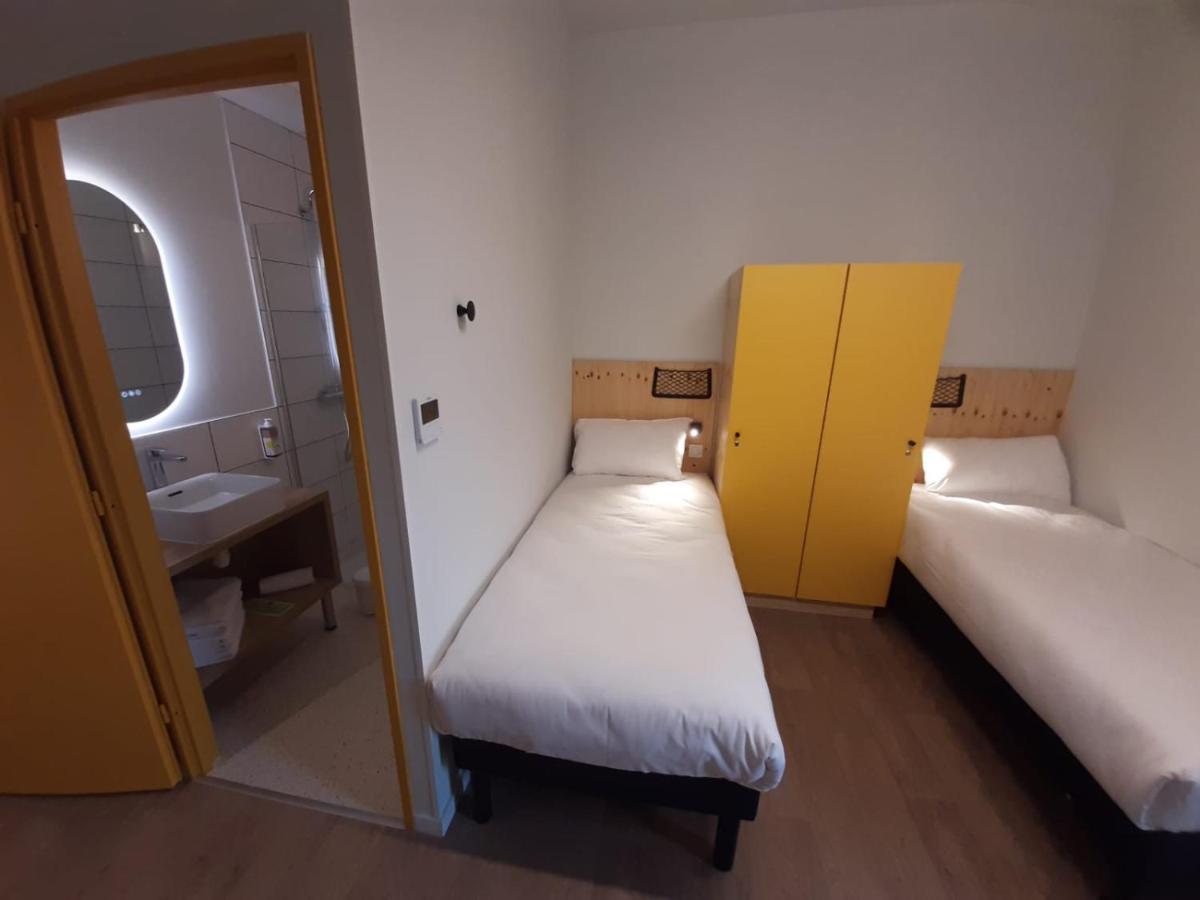 Chambre avec 4 lits simples