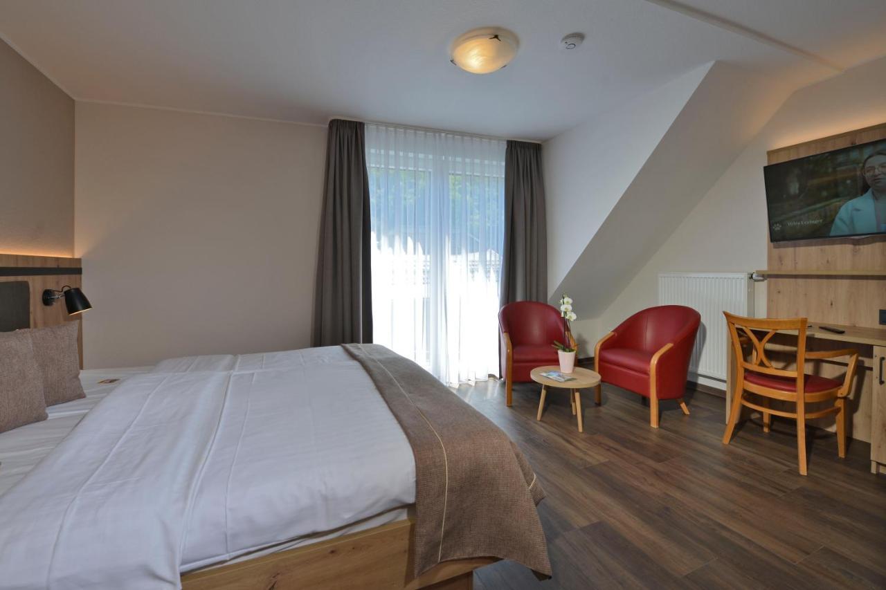 Großes Doppel-/Zweibettzimmer