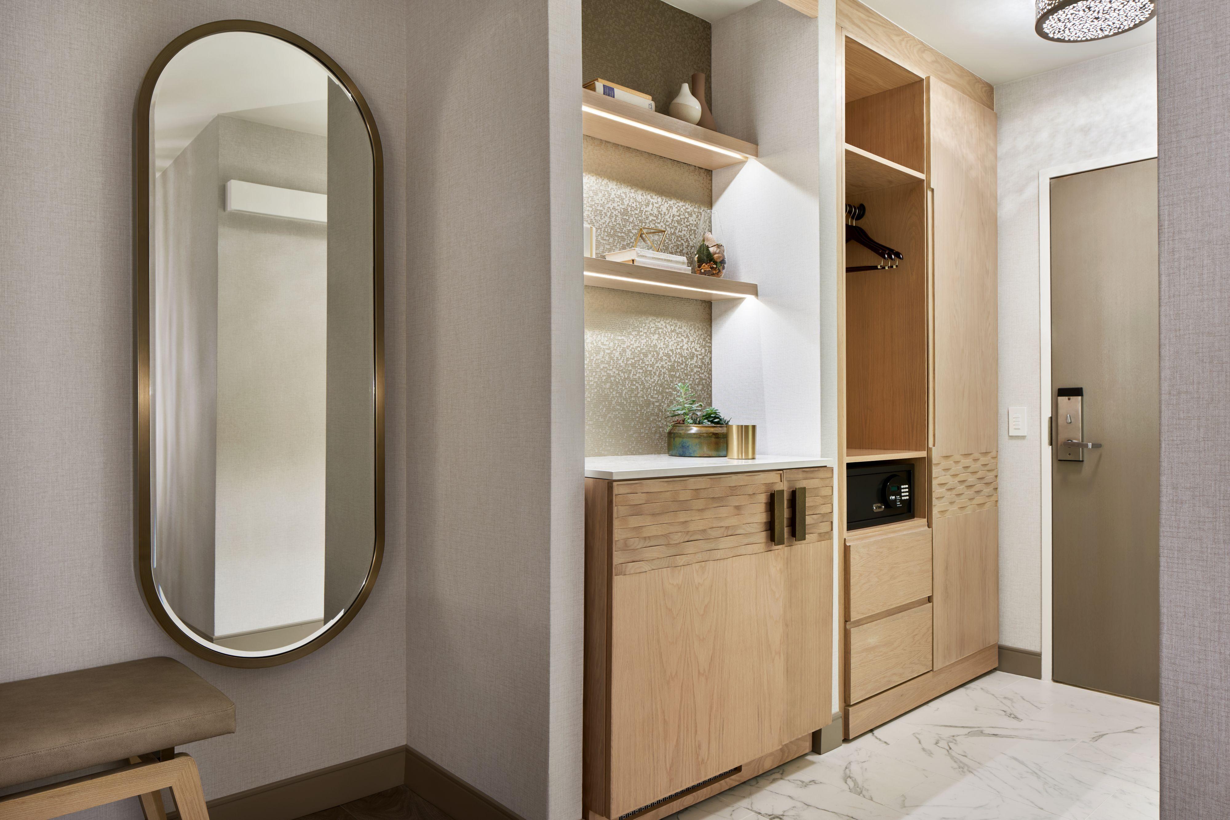 Quarto com Cama King-size e Vista do Parque