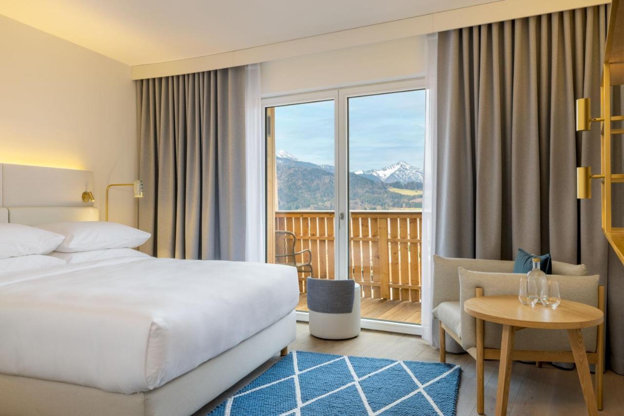 Caro und Selig Deluxe Zimmer mit Kingsize-Bett und Seeblick