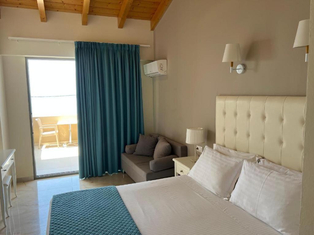 Deluxe tweepersoonskamer met balkon en uitzicht op zee