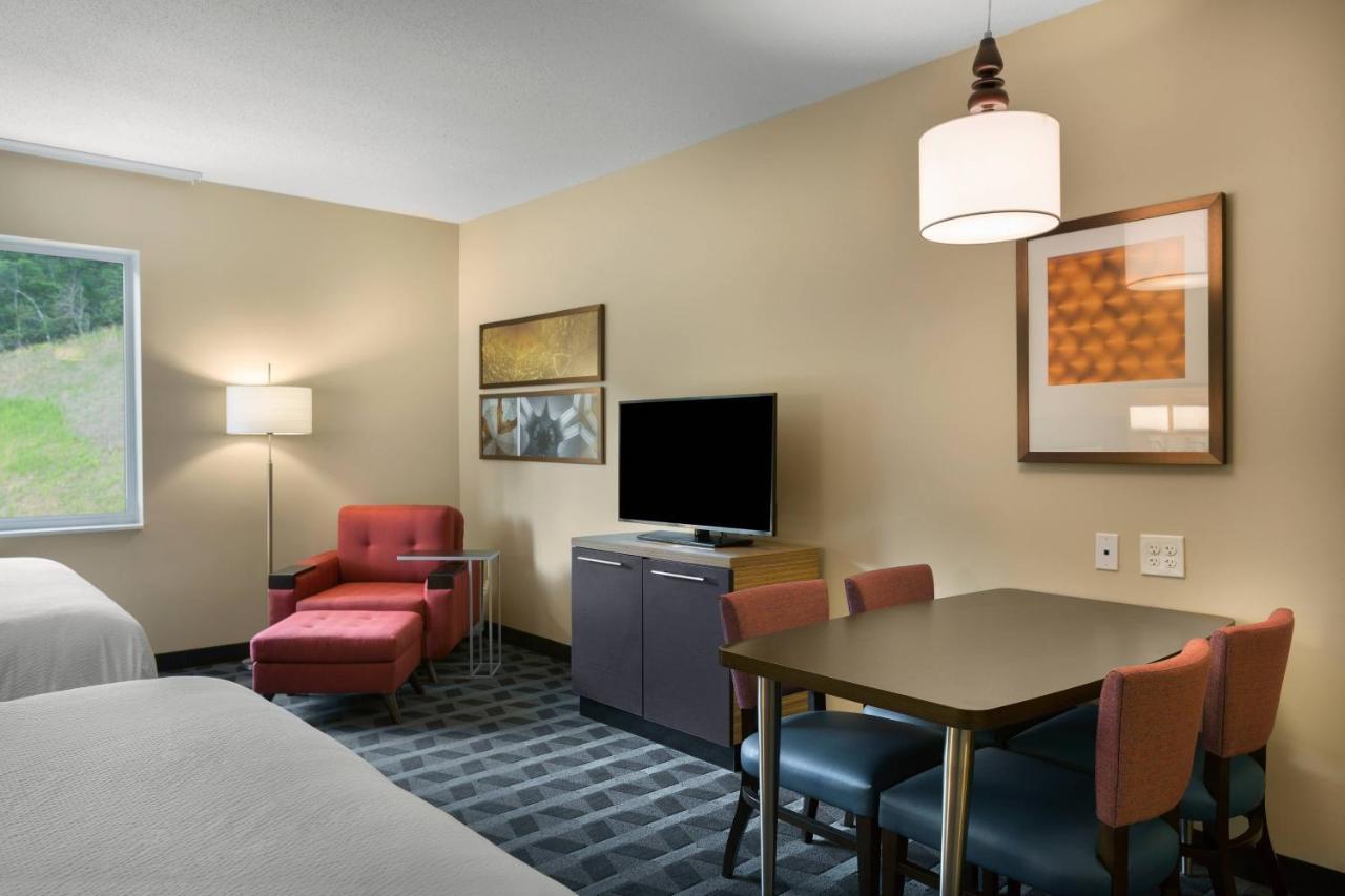 Studio, 2 Queen Beds, Mountain view