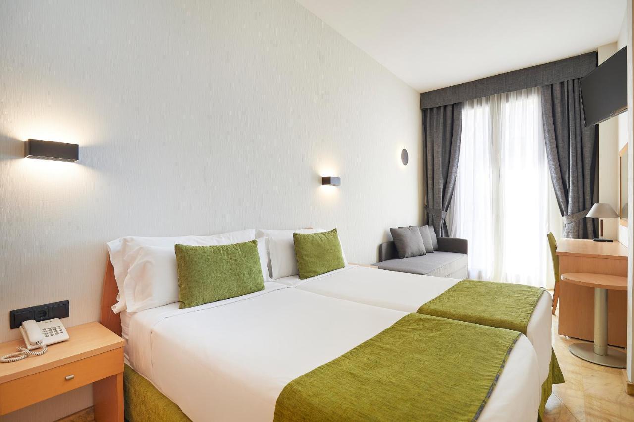 Quarto Twin com Varanda e Vista Cidade