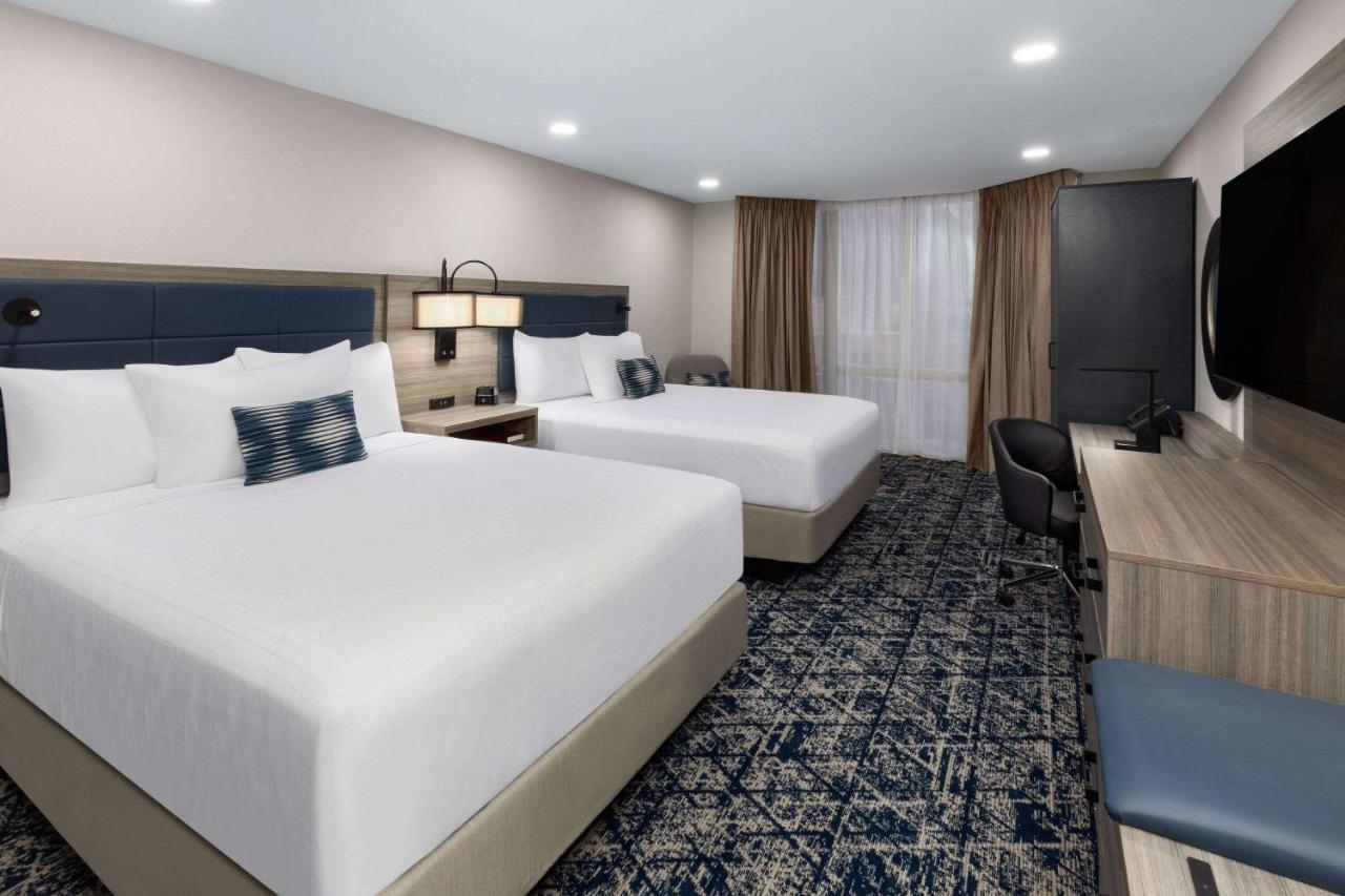 Quarto Queen com 2 Camas Queen-Size - Não Fumantes