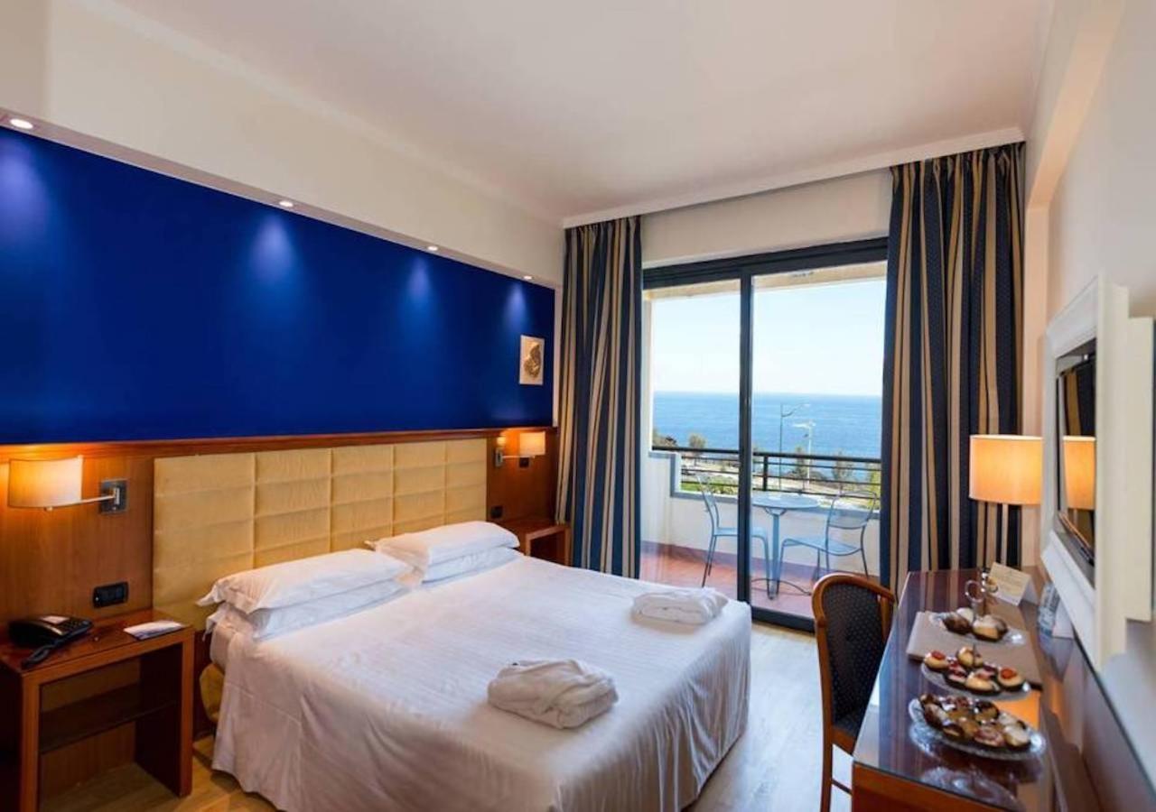 Deluxe Double or Twin Room Sea View,308556733:JPEG