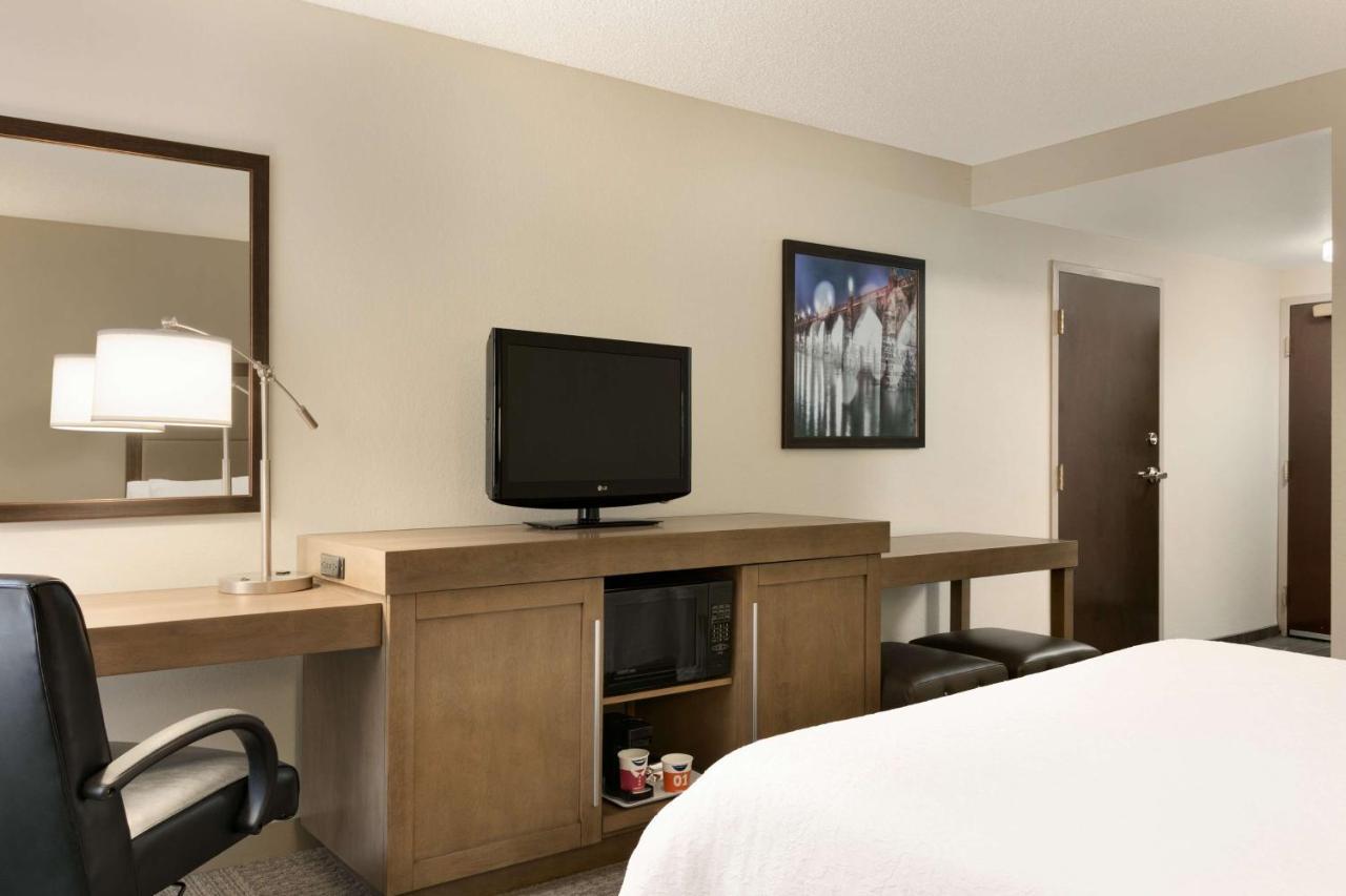 Queen Room with Roll-In Shower - Mobility Access/Non-Smoking