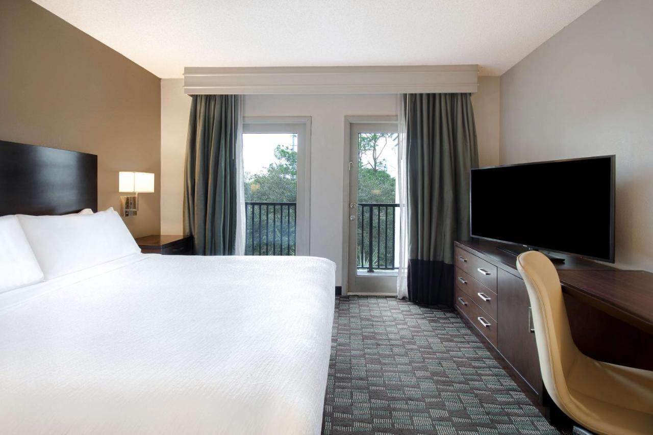 Executive King Room with Balcony - Non-Smoking