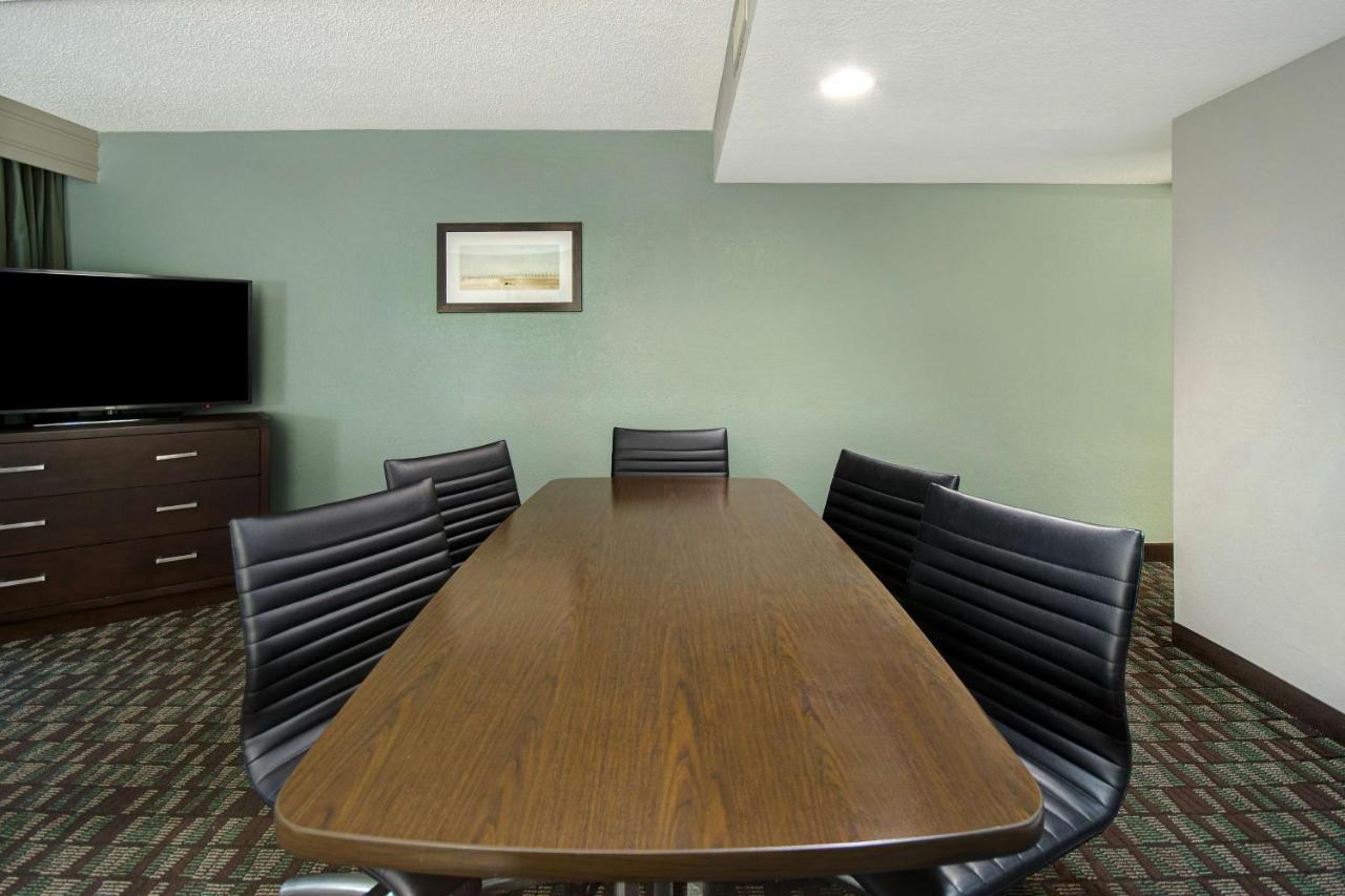 Business King Room