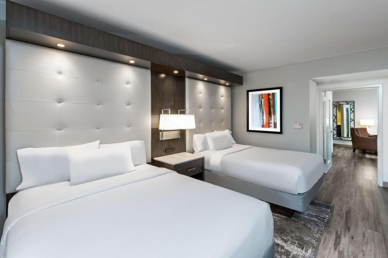 Two-Room Premium Queen Suite Hearing Accessible or Non-Smoking,1498962247:JPEG