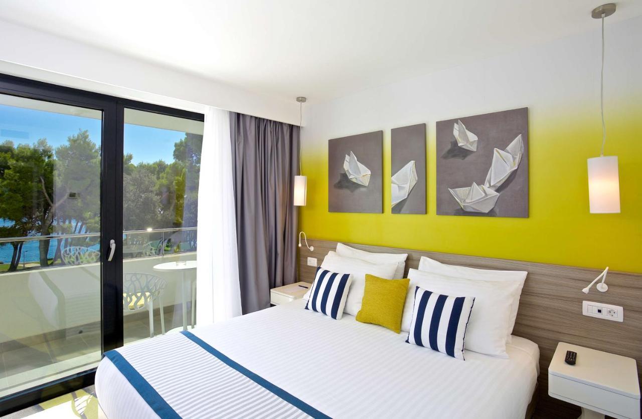 Superior Zweibettzimmer mit Balkon und Poolblick