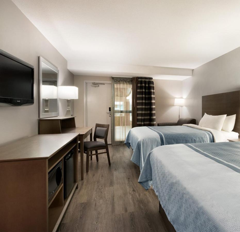 Queen Room with Two Queen Beds - Non-Smoking