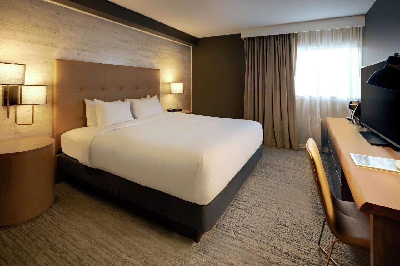 Zimmer mit Kingsize-Bett