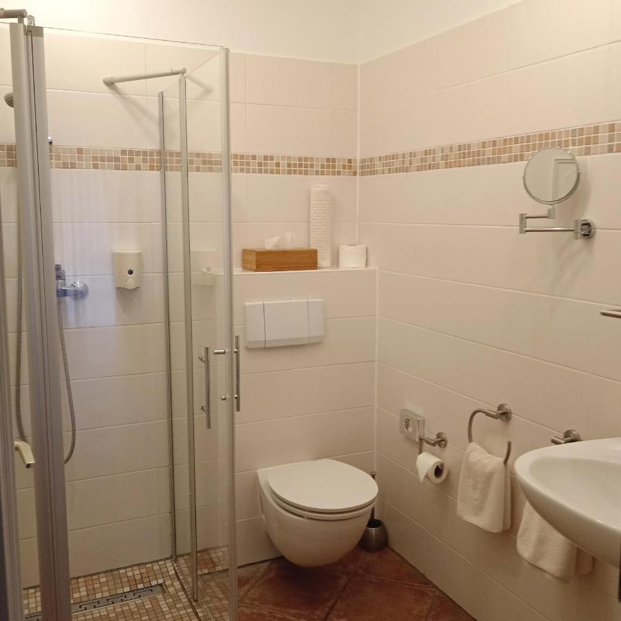 Single Room Lake View,1499165227:JPEG
