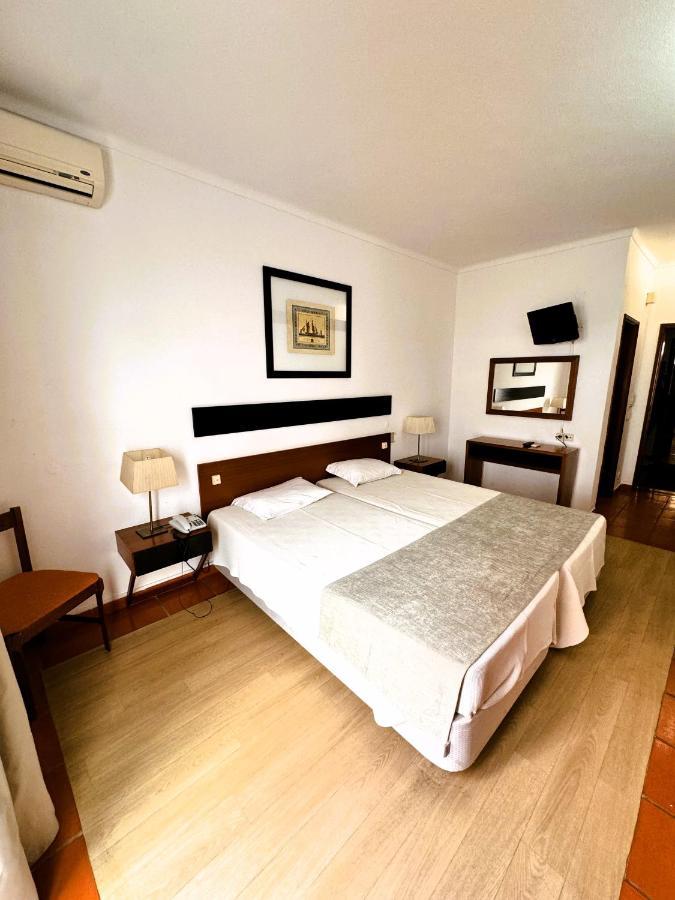 Chambre Double Deluxe (2 Adultes + 1 Enfant)