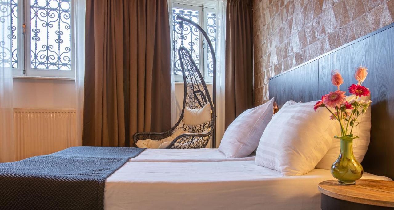 Chambre Triple de Luxe (2 lits jumeaux et un canapé)