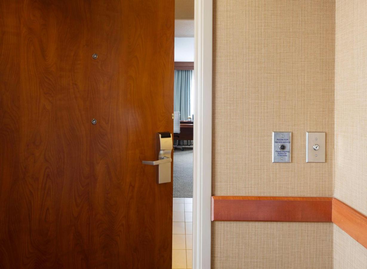 King Room with Tub - Mobility and Hearing Access
