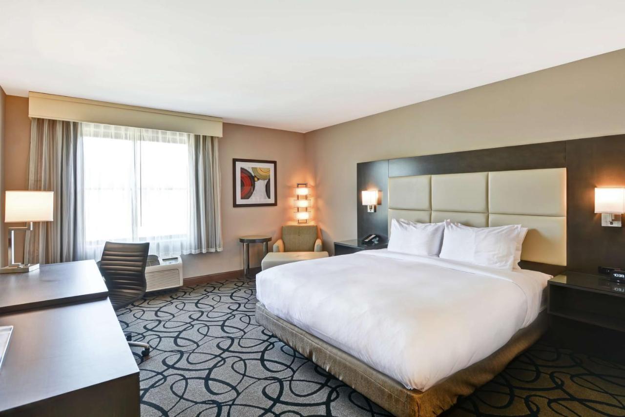 King Room Roll Shower Mobility Hearing Access