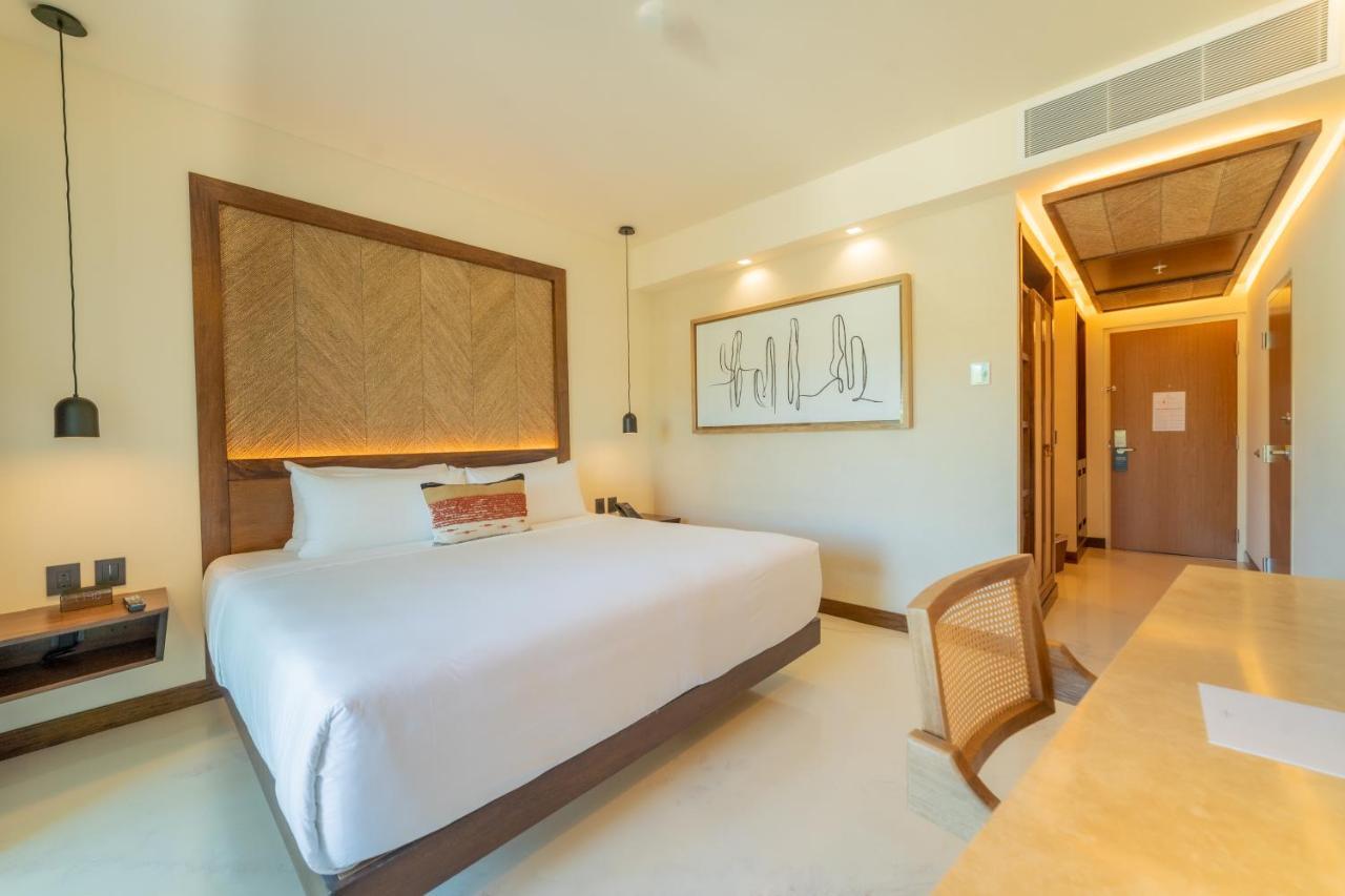 Standard King Room with Garden View