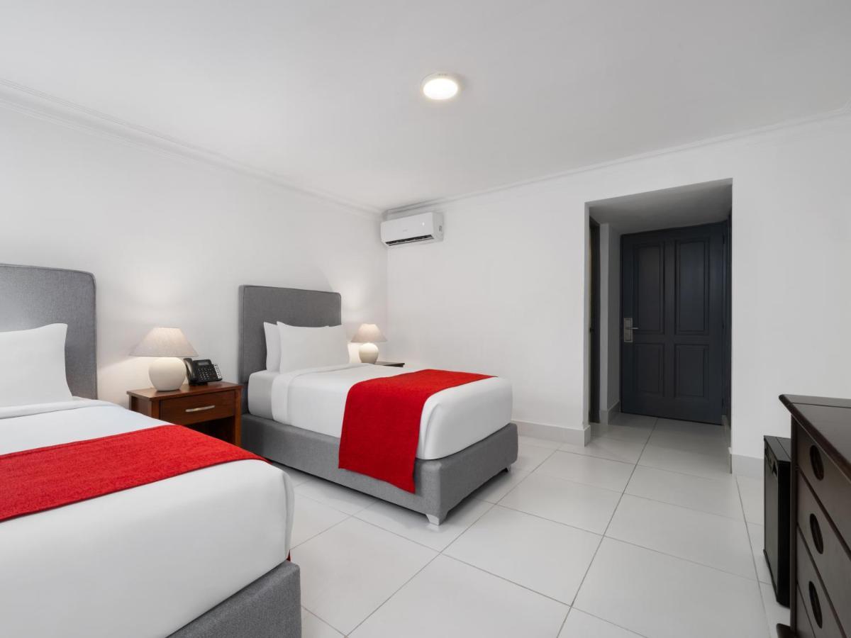 Twin Room with Two Single Beds, Mobility Accessible Room and Roll-In Shower, Non-Smoking