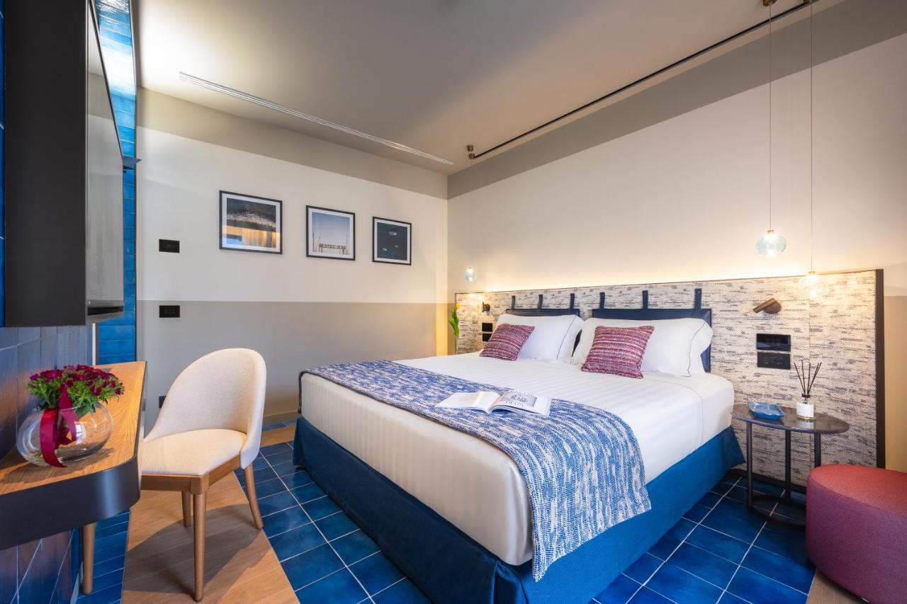 Habitación Doble Superior con cama grande y vistas al jardín