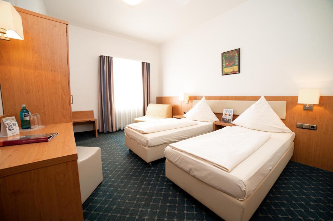 Doppel-/Zweibettzimmer mit eigenem Bad