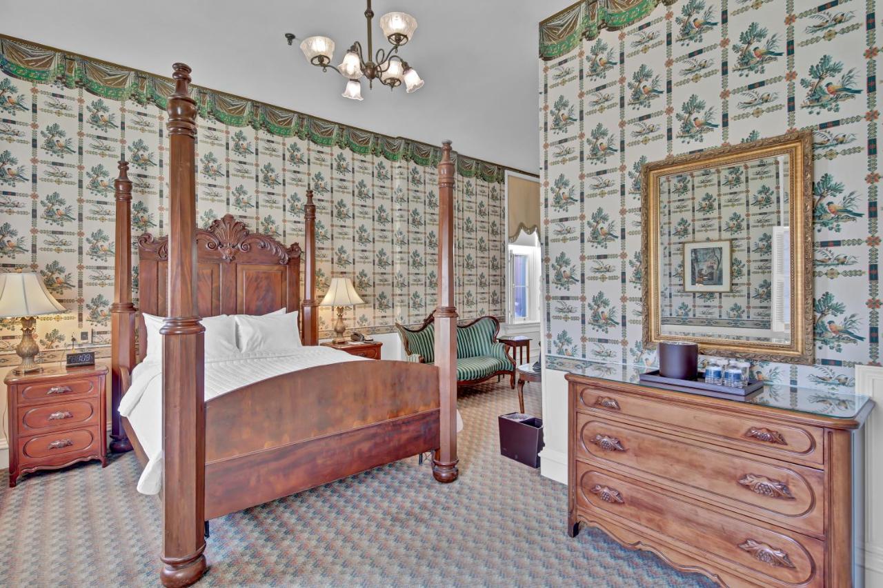 Queen Room with Spa Bath