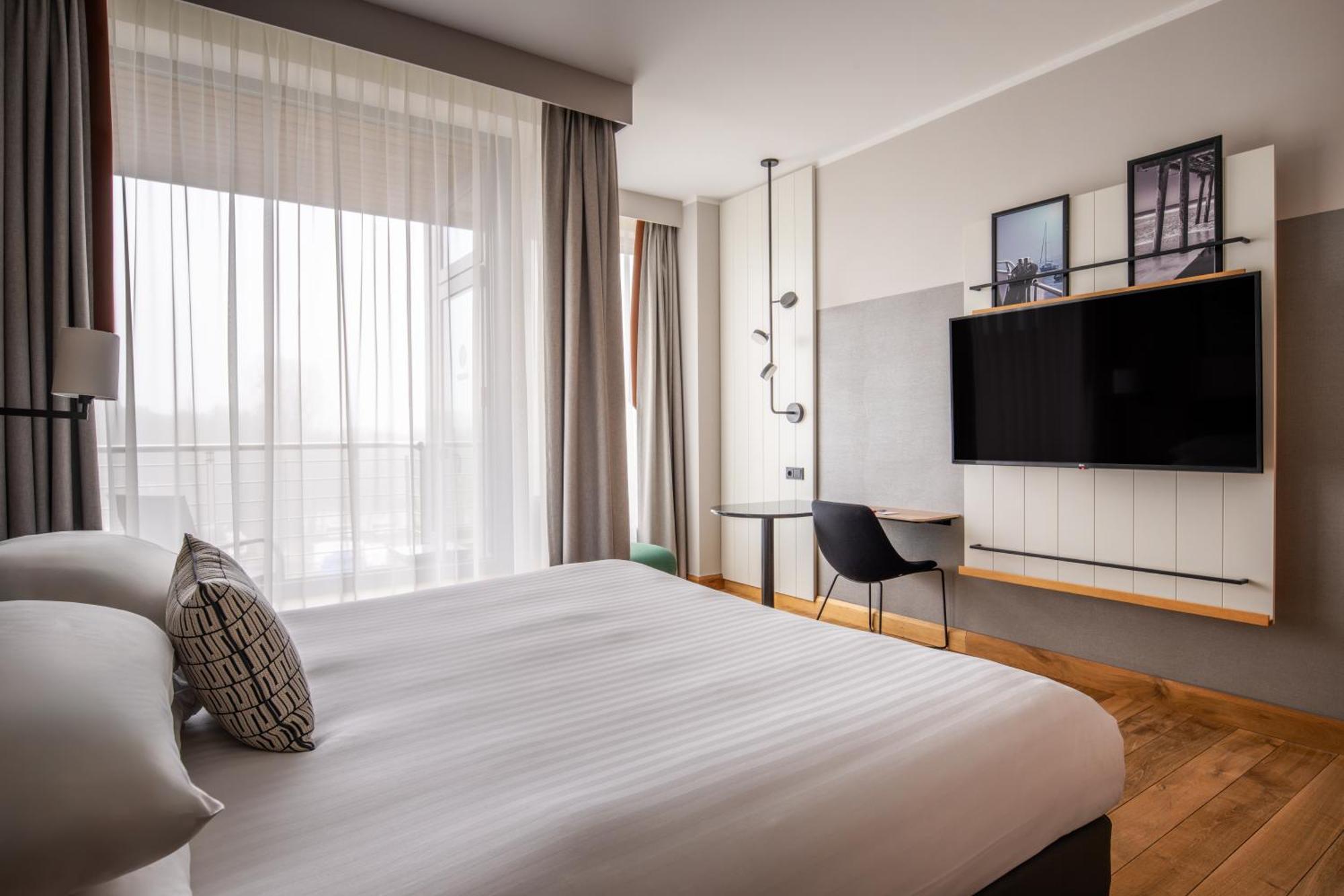 Superior Zimmer mit Kingsize-Bett und Balkon