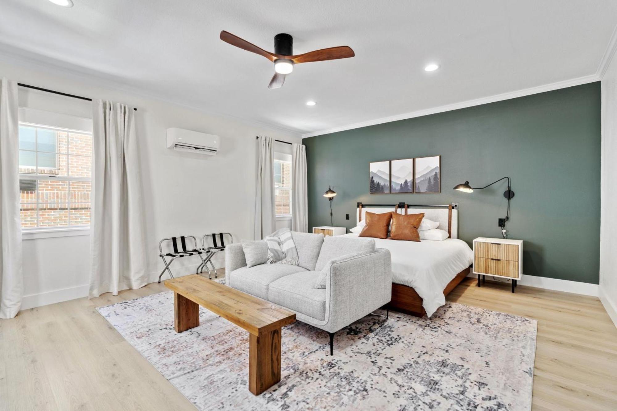 Deluxe King Suite