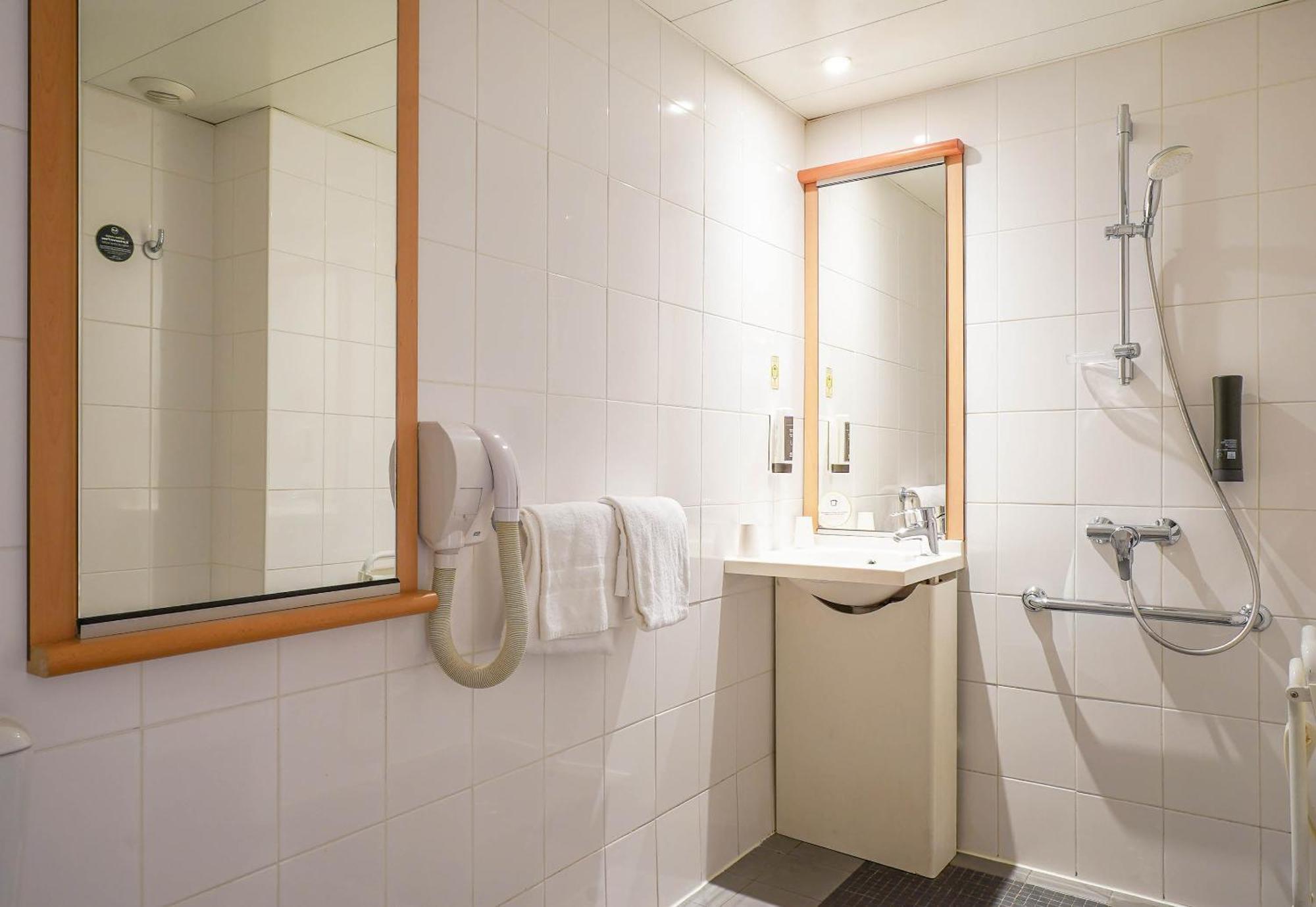 Chambre Double - Accessible aux Personnes à Mobilité Réduite
