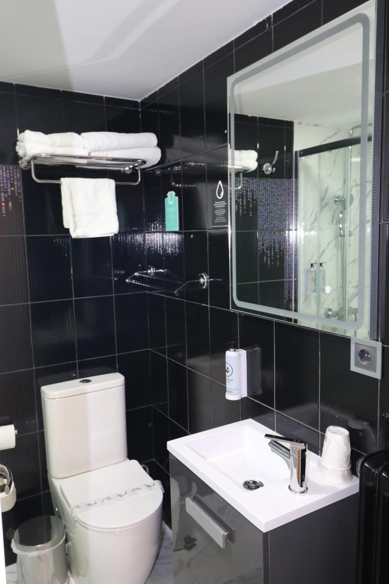 Twin Room,1498903051:JPEG