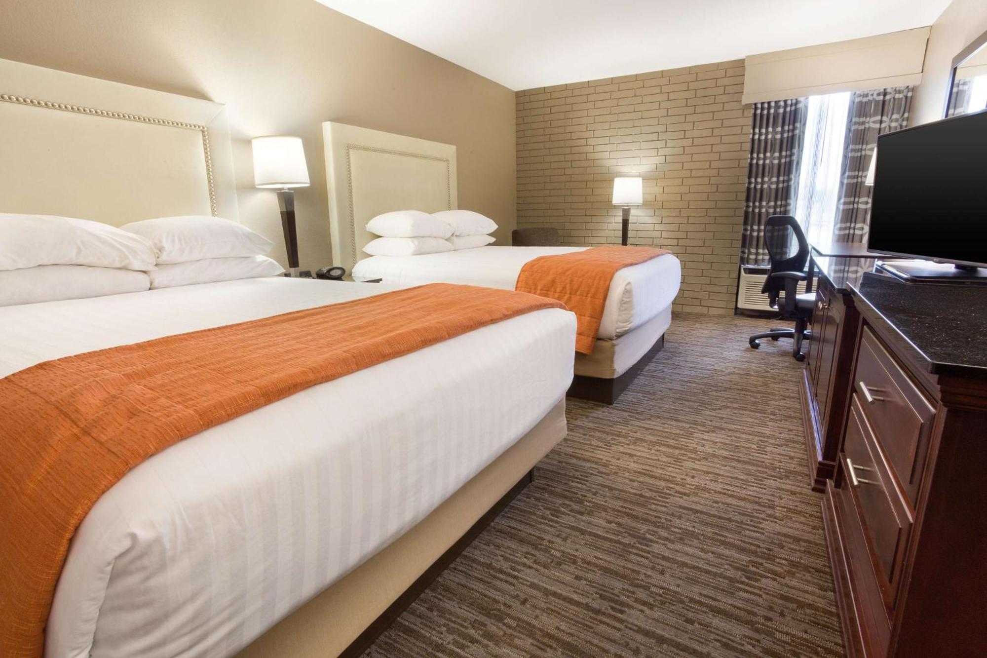 Deluxe Queen Room with Two Queen Beds