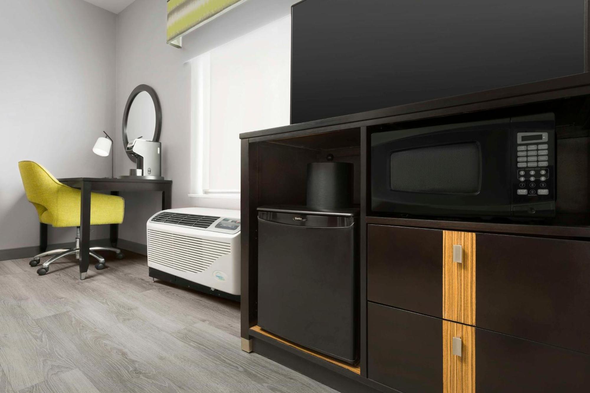 Queen Room with Two Queen Beds (4 Adults)