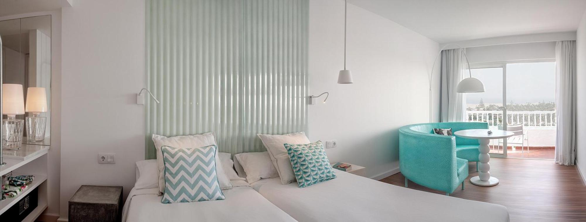 Superior Kamer met Balkon en Gedeeltelijk Uitzicht op Zee