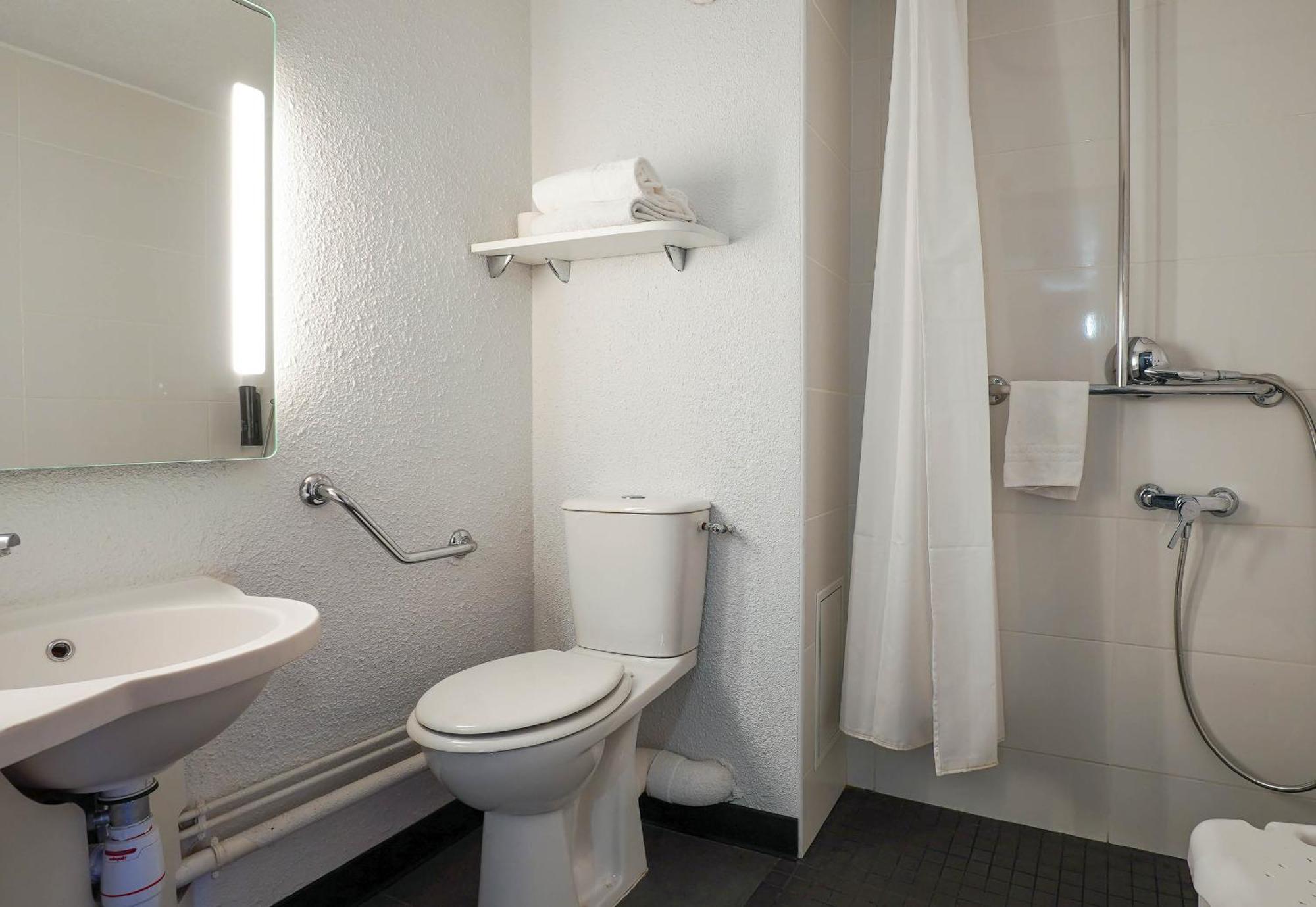 Chambre Double - Accessible aux Personnes à Mobilité Réduite