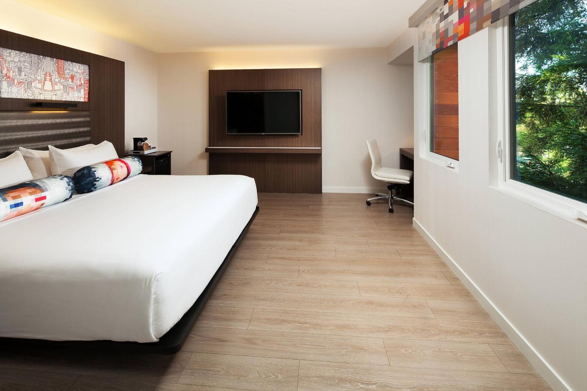 Aloft Suite, Suite, 1 King, Corner room