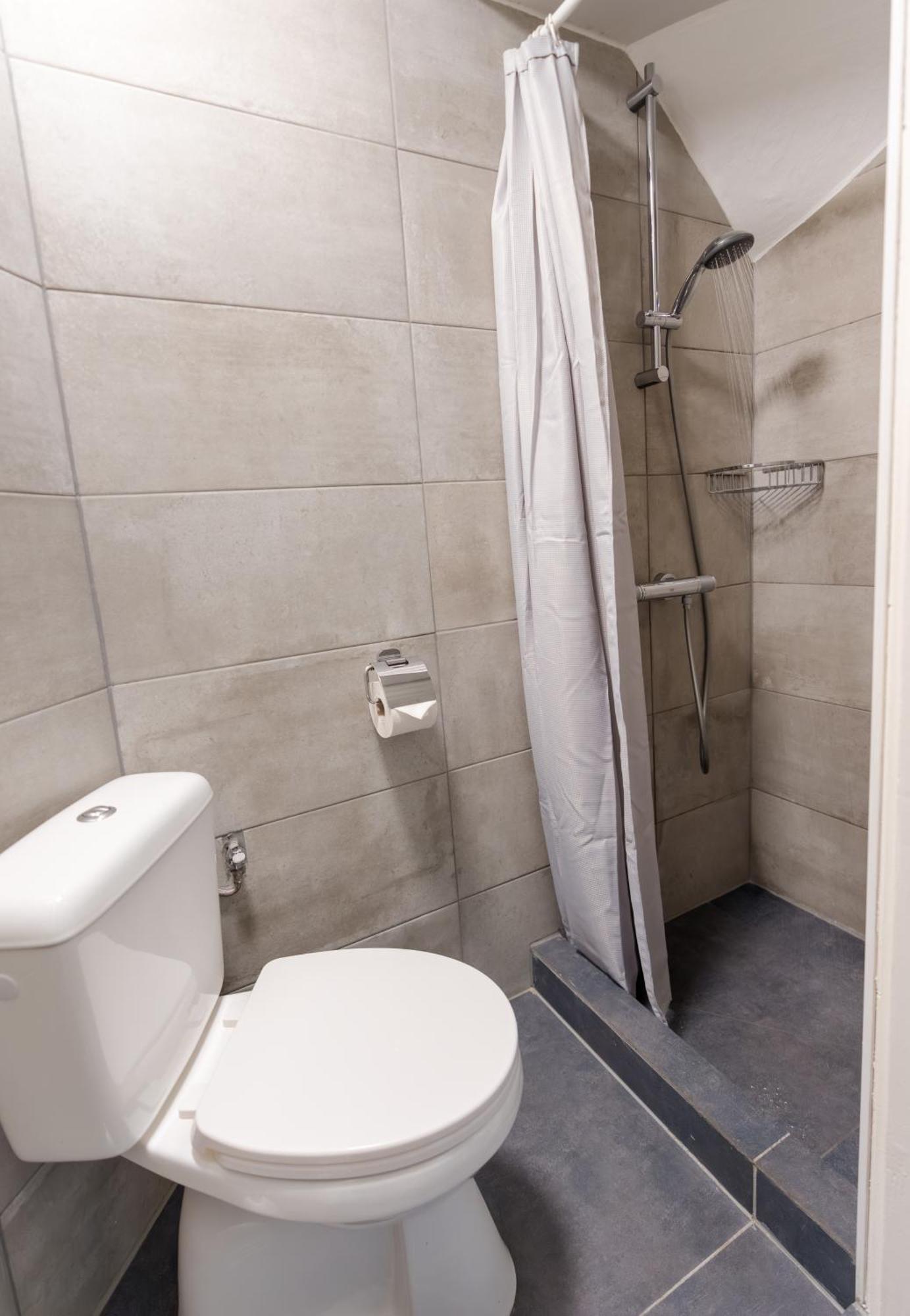 Einzelzimmer mit Gemeinschaftsbad