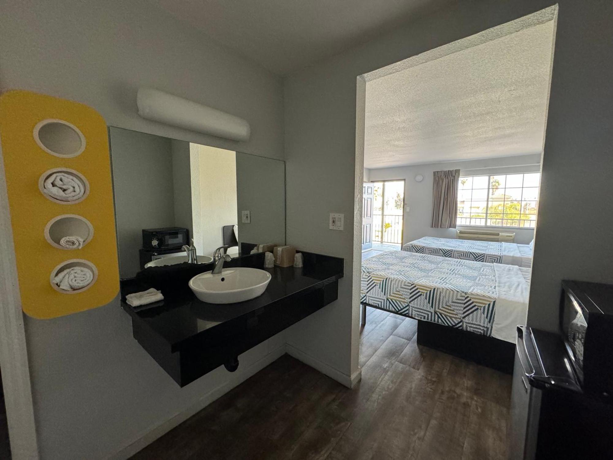 Queen Room - Disability Access - Non-Smoking