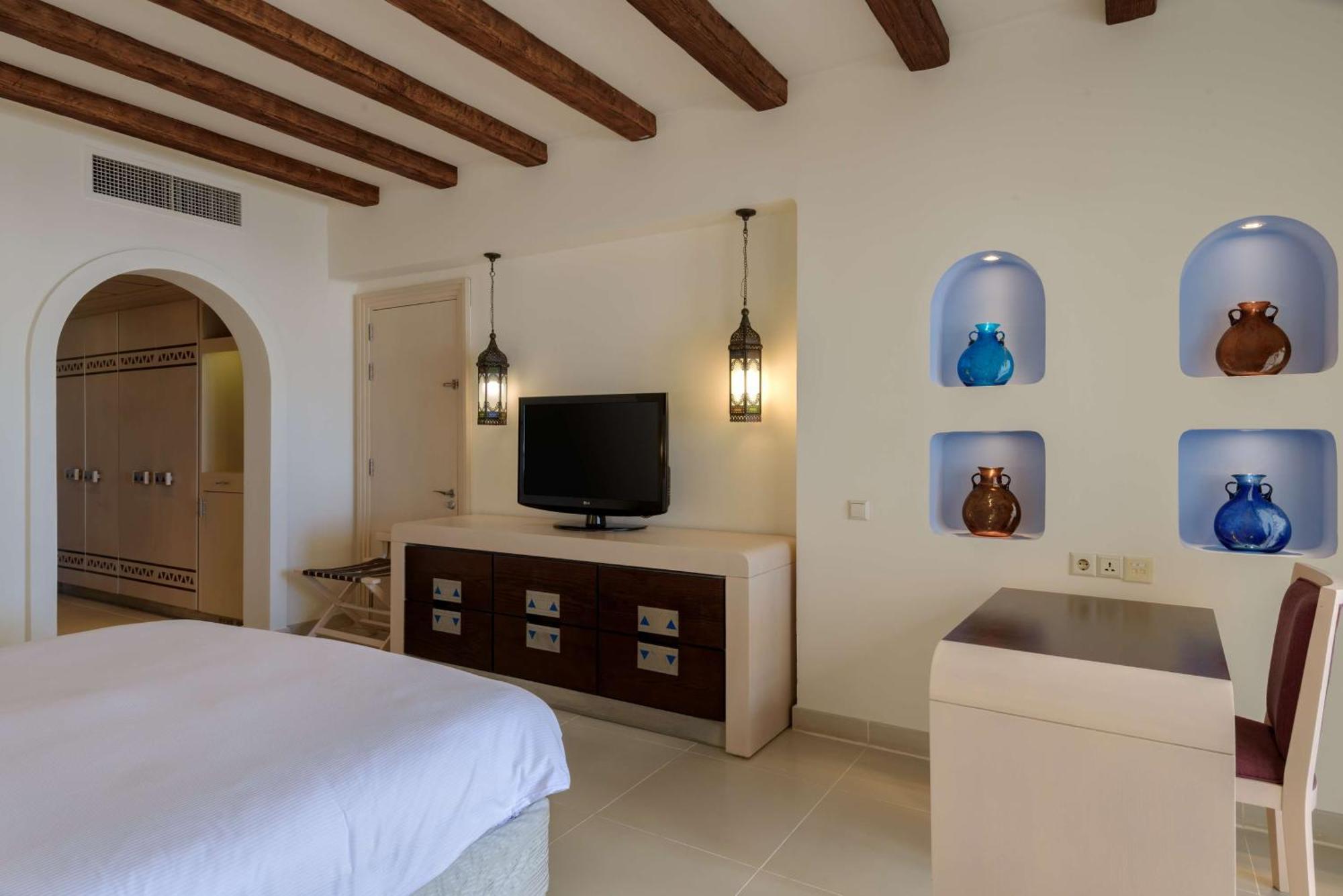 Chambre Lit King-Size - Vue sur Piscine