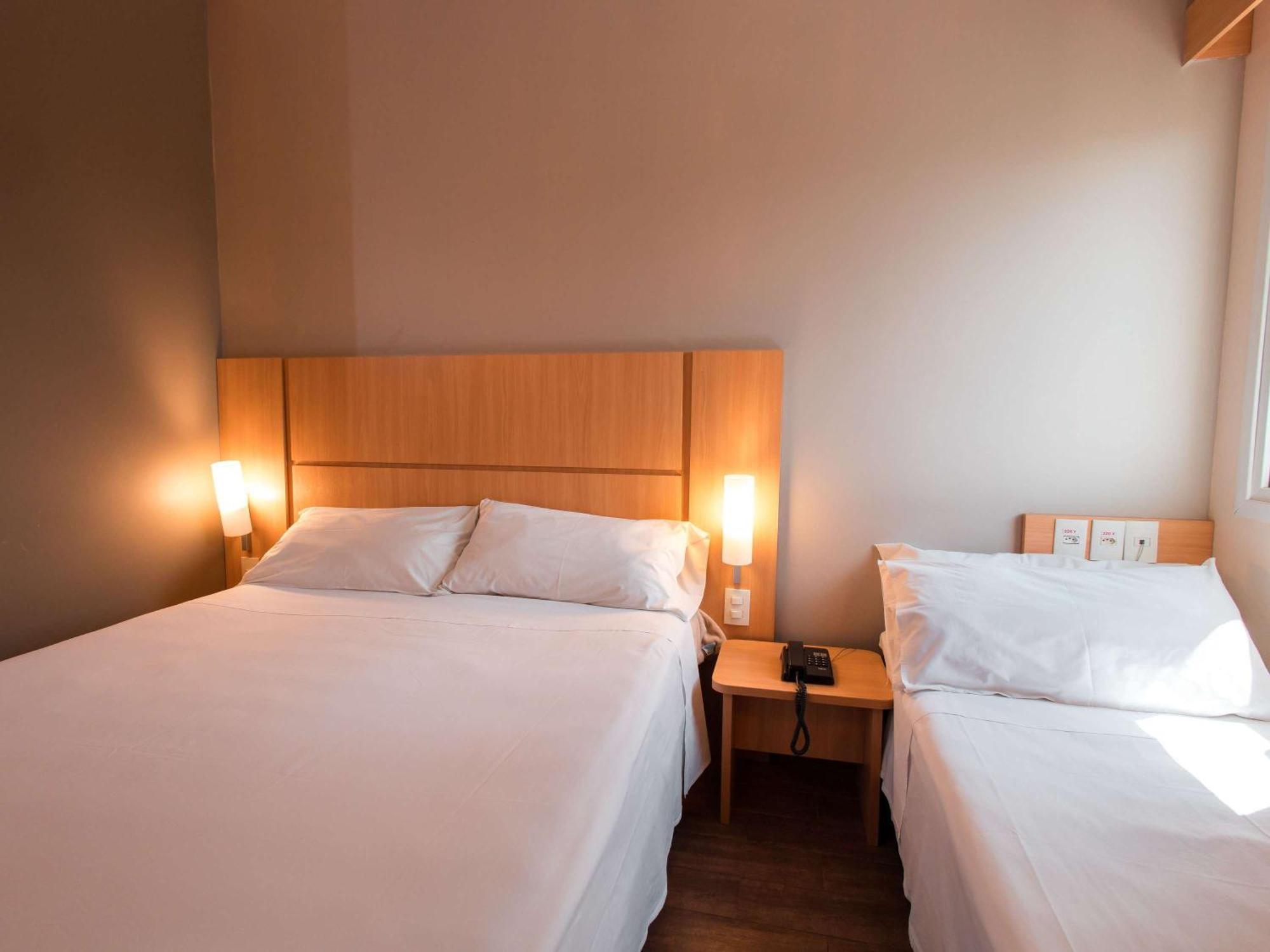 Quarto Standard com 1 Cama de Casal e 1 de Solteiro