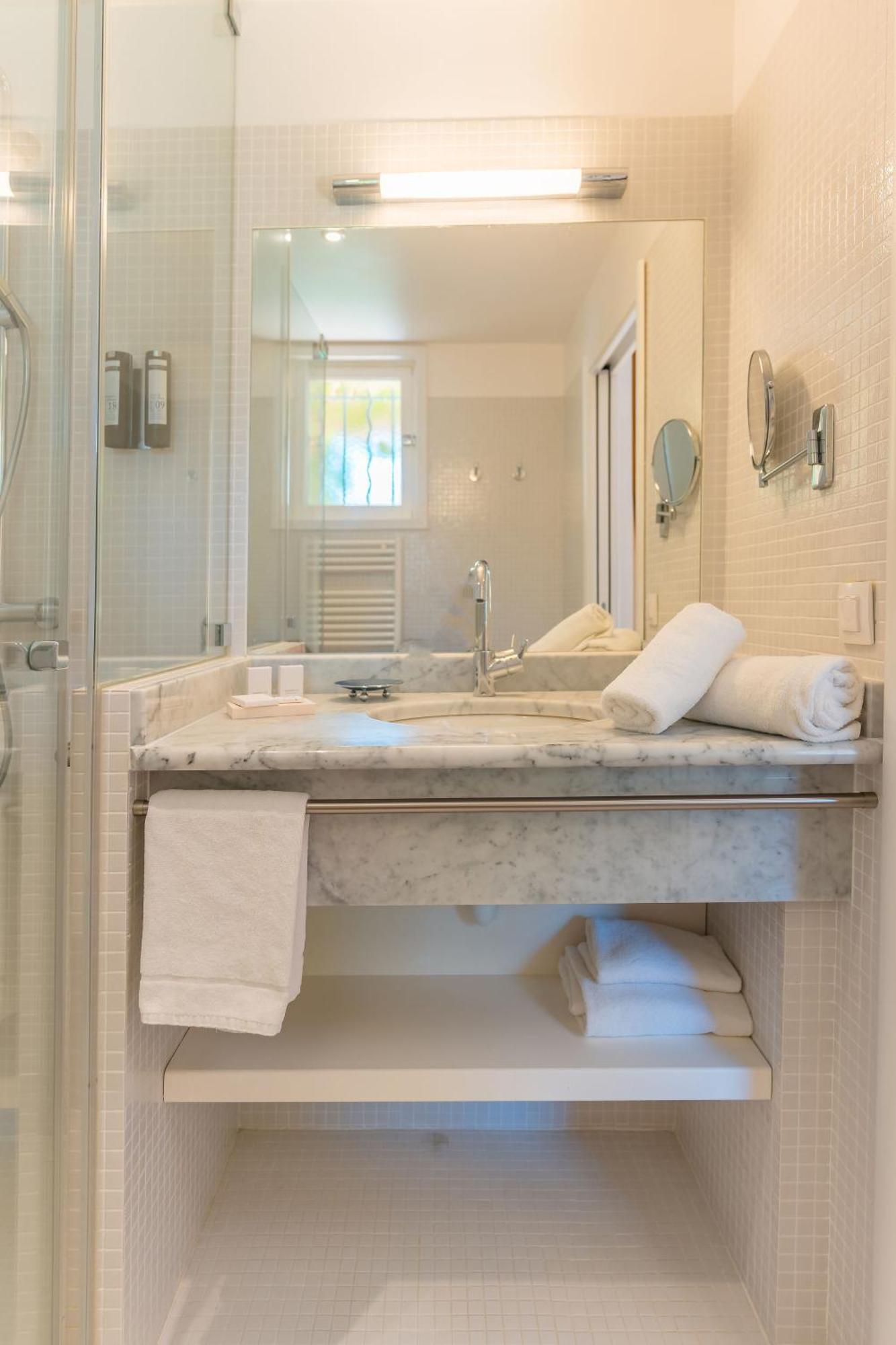Chambre Familiale avec Douche