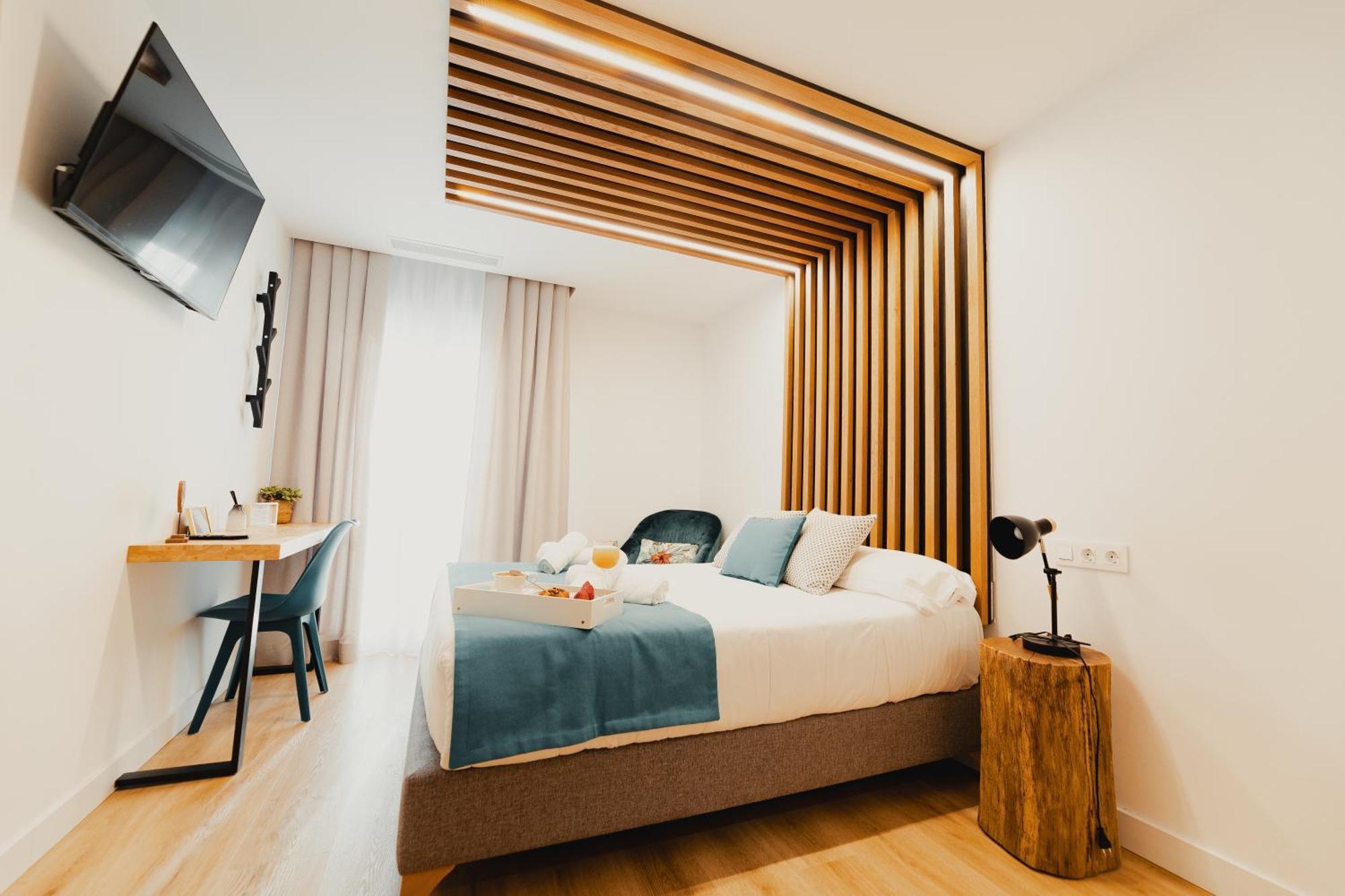 Deluxe Double or Twin Room with Balcony,1499685559:JPEG