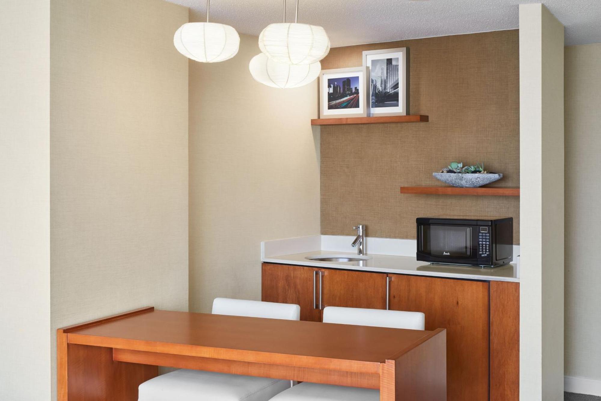 Suite Redondo de 1 dormitorio con sofá cama y vistas a la ciudad - 1 cama extragrande