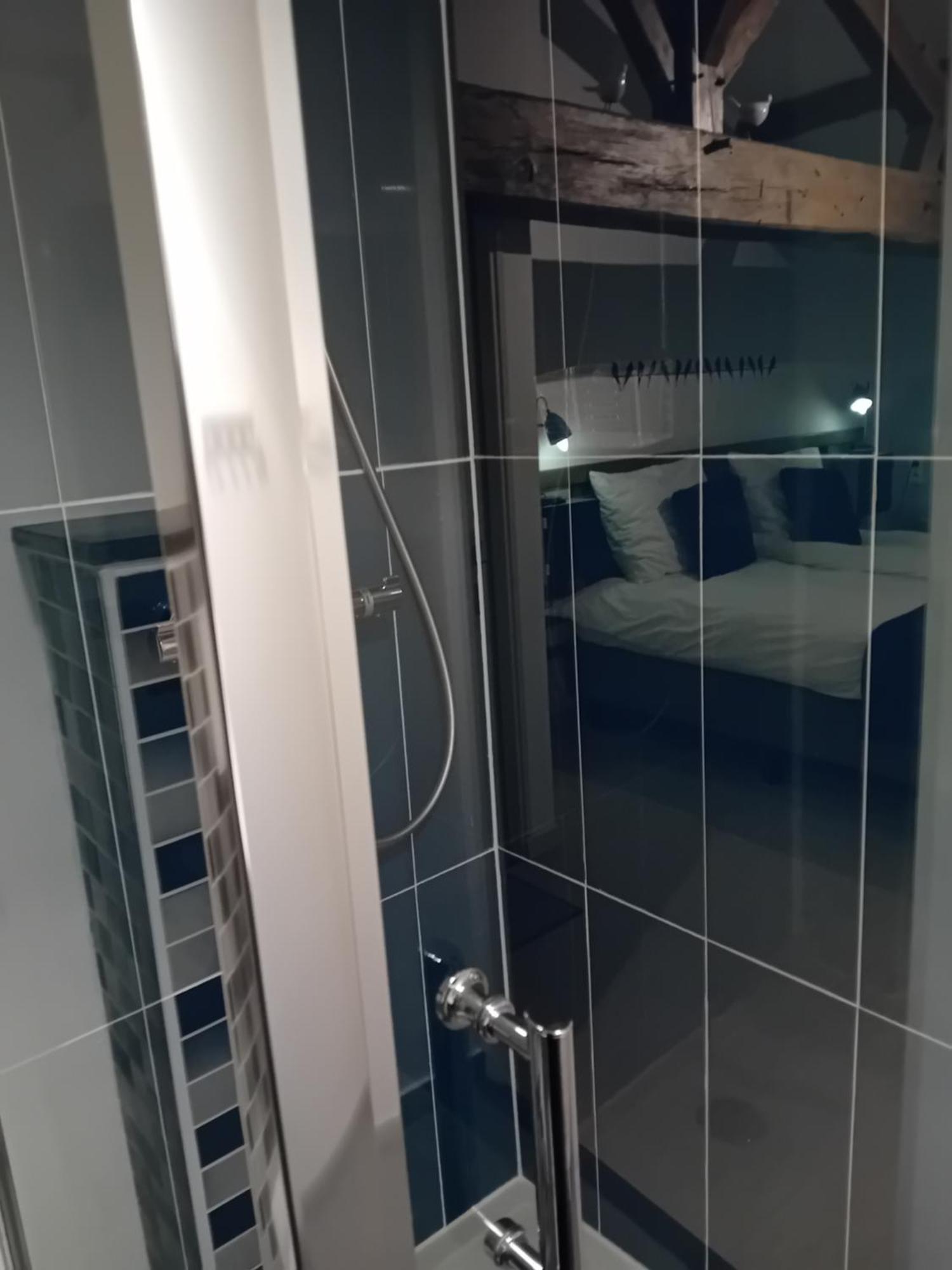 Chambre Double ou Lits Jumeaux avec Salle de Bains