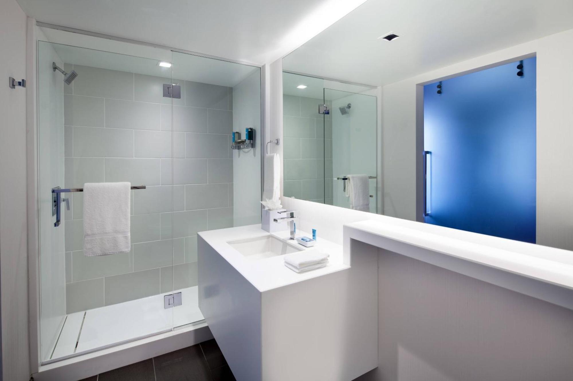 Savvy Guest Room, Guest room, 1 Queen