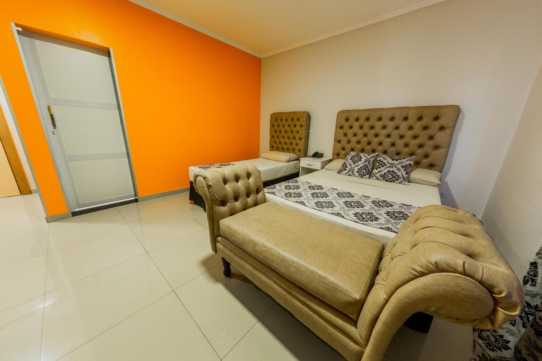 Quarto Triplo com Banheiro Privativo