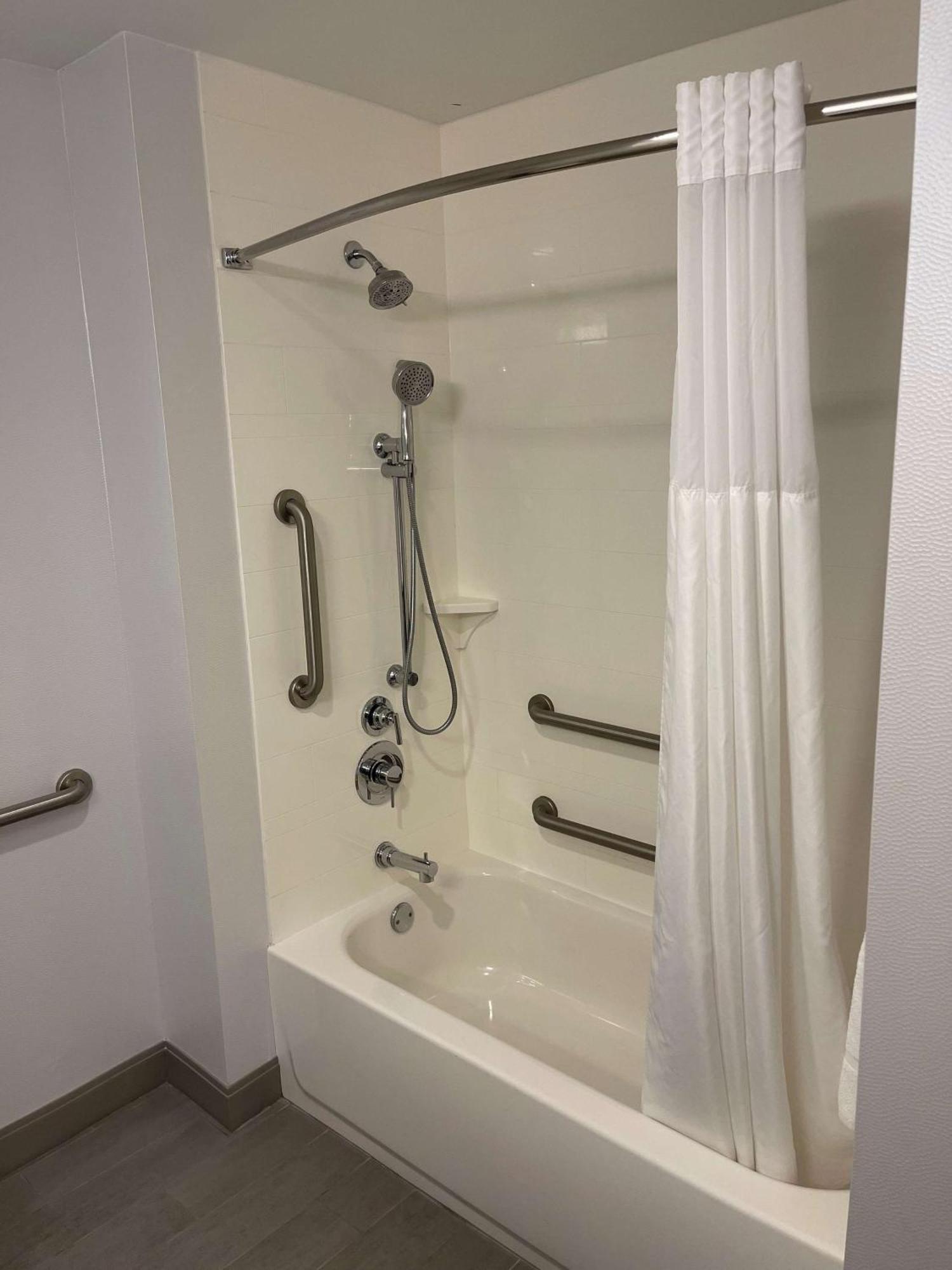 Queen Room with Two Queen Beds - Mobility and Hearing Access/Non-Smoking
