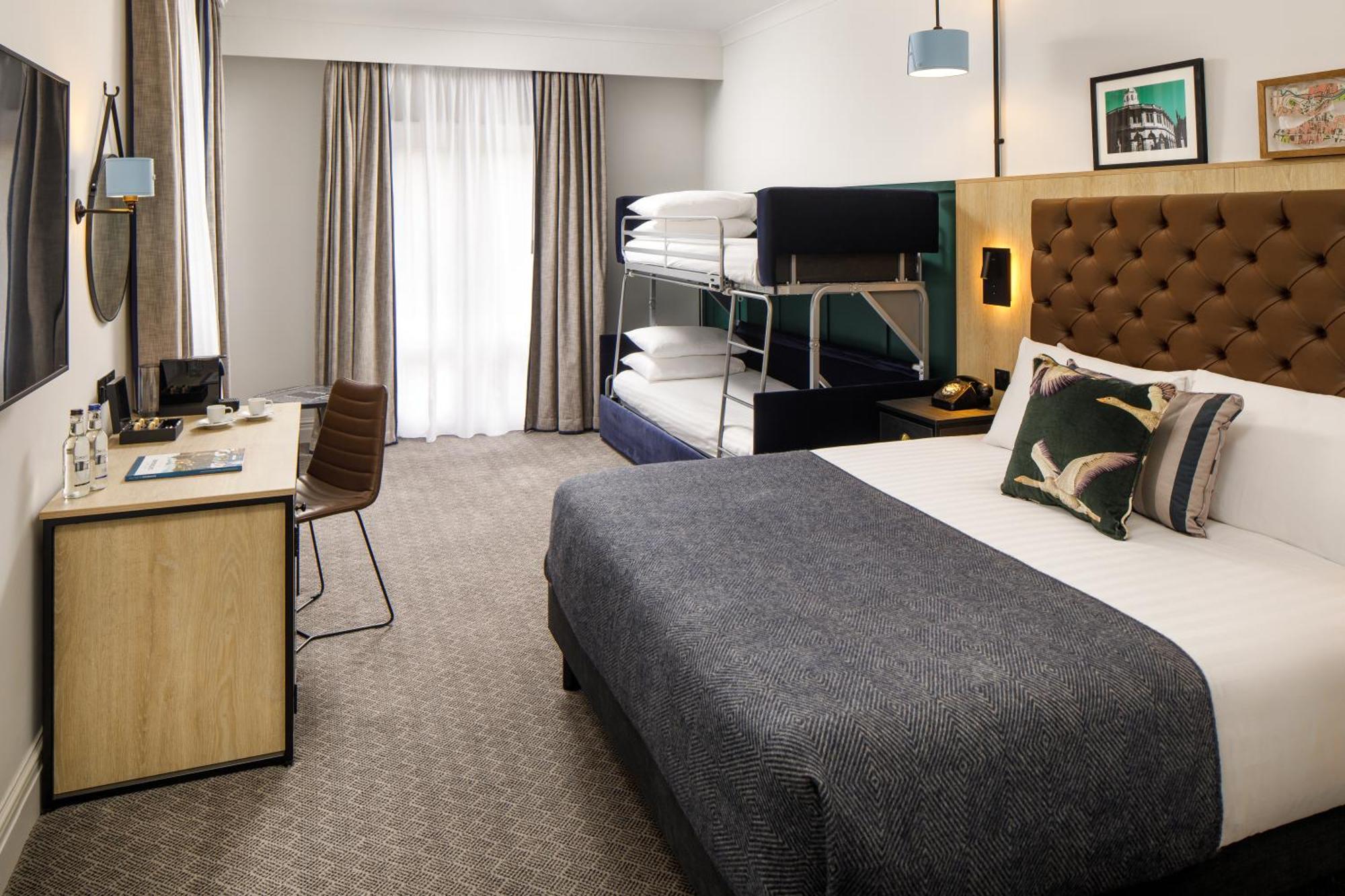 Privilege Familiekamer met Tweepersoonsbed en Slaapbank
